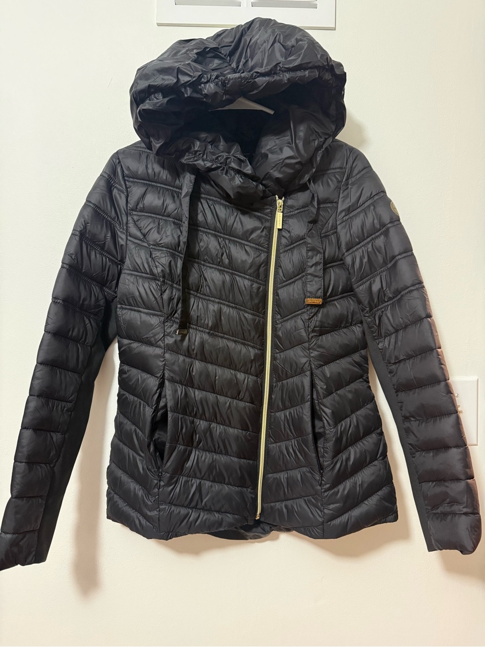 Laundry By Shelli Segal Women's Black Quilted Hooded Puffer with Gold Zip